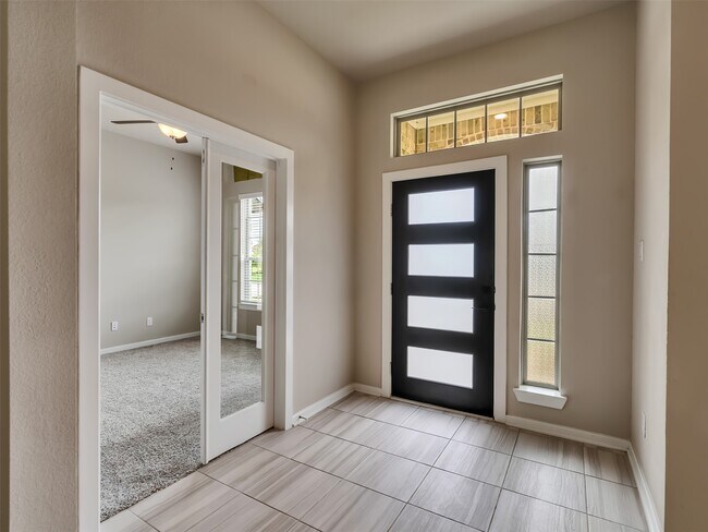 Building Photo - 8510 Amber Bend Dr