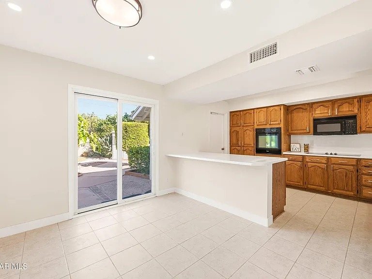Building Photo - 1492 Mandalay Ct