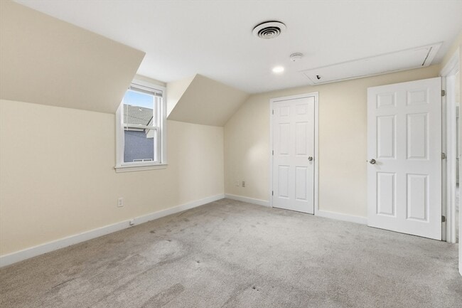 Building Photo - 294 Great Rd