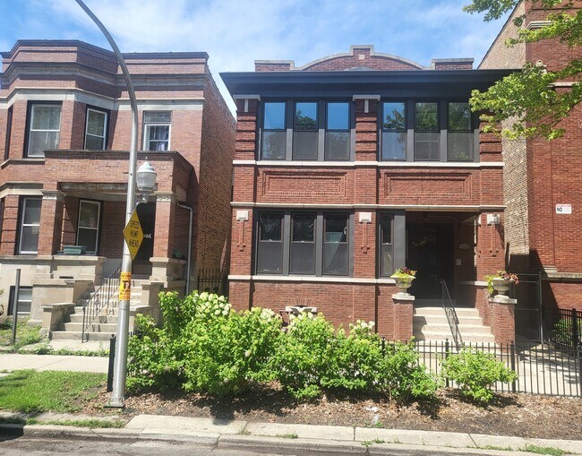 Primary Photo - 6208 S Rhodes Ave
