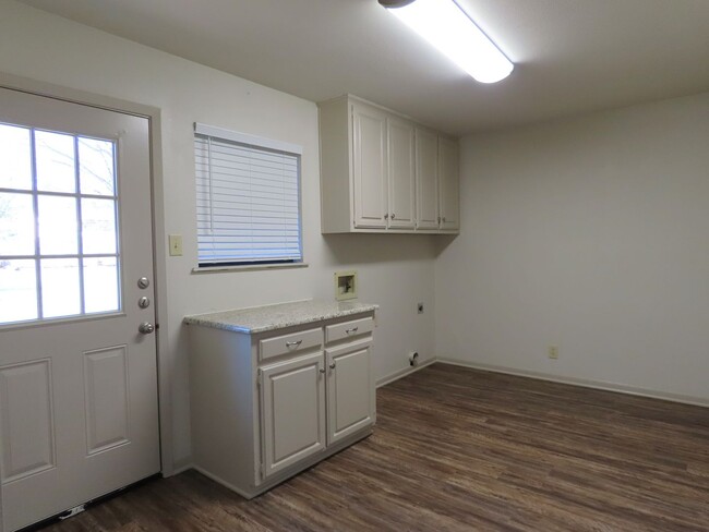 Building Photo - Whitehouse ISD! Spacious 3 Bedroom, 2 Bath...