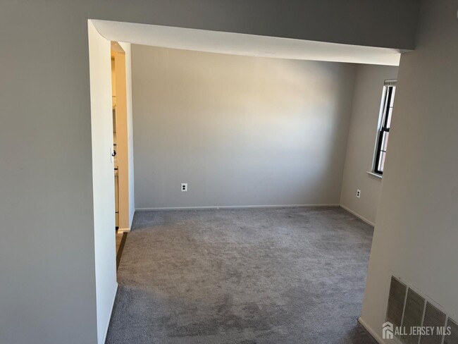 Building Photo - 251 Alpine Way