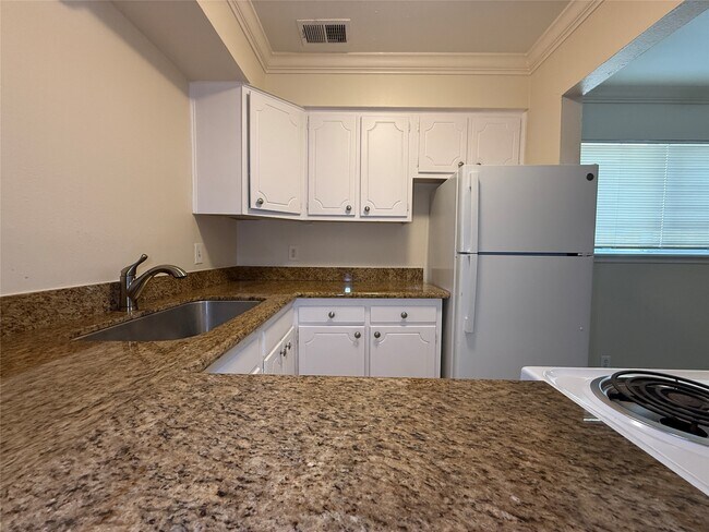 Building Photo - 1530 Heights Blvd