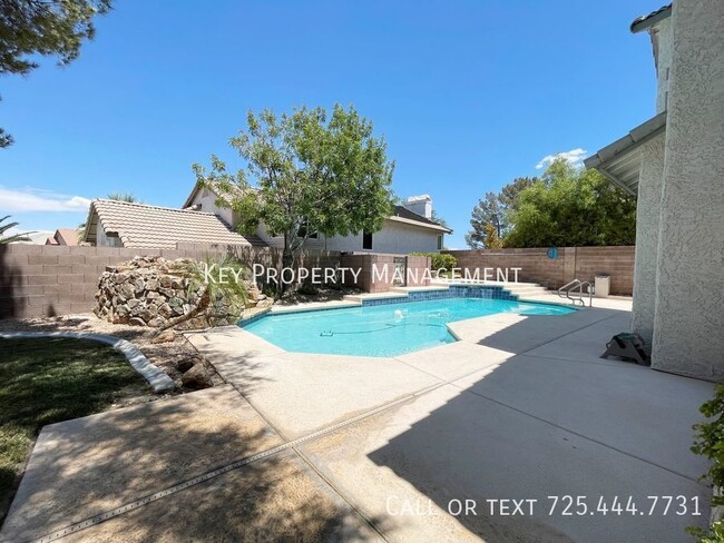 Building Photo - SPACIOUS 4 BED, 2.5 BATH, 2 STORY HOME LOC...