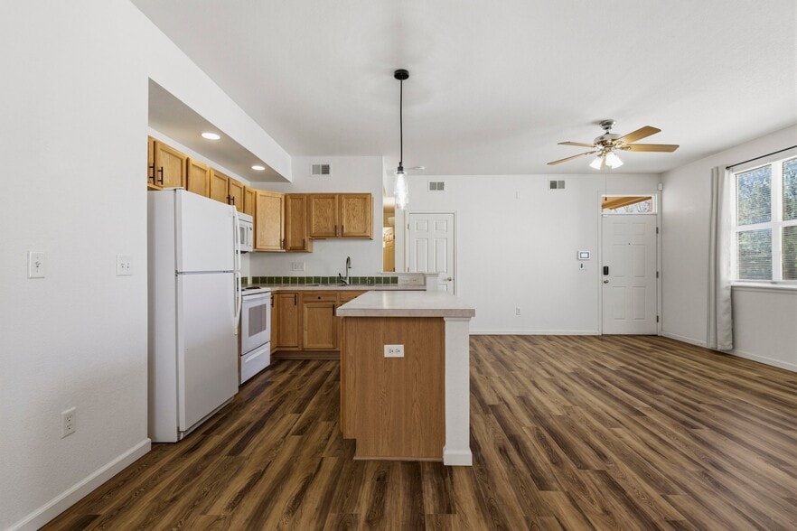 Building Photo - 1907 Grays Peak Dr