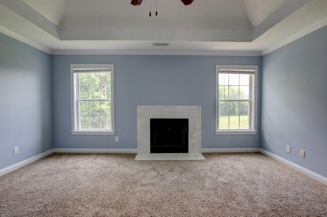 Building Photo - 716 Cavalier Dr
