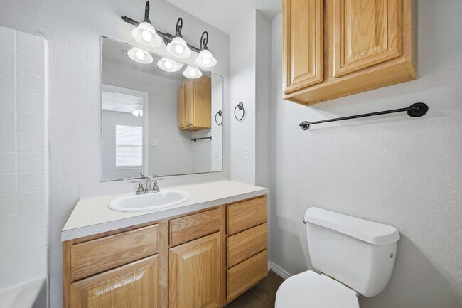 Building Photo - 104 Kleine Ln
