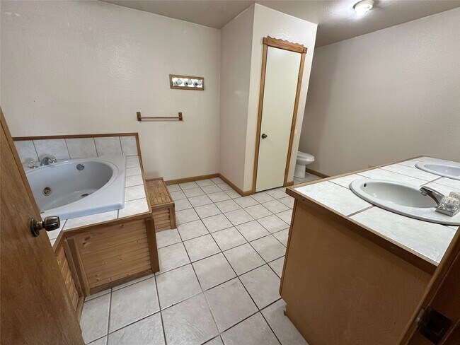 Building Photo - 22450 Oakley Rd