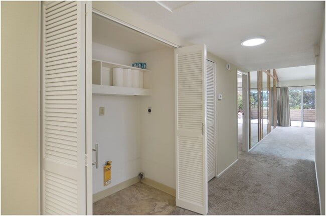 Building Photo - CHARMING SINGLE LEVEL HOME!