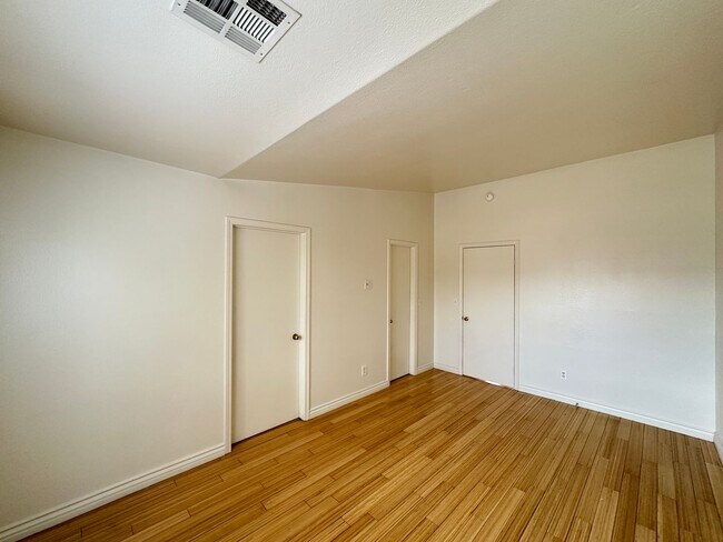 Building Photo - CORTE MADERA