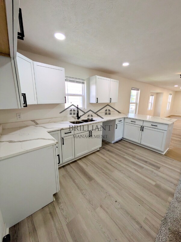 Primary Photo - 523 N Alton Ave