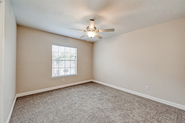 Building Photo - 18 Turtle Creek Manor