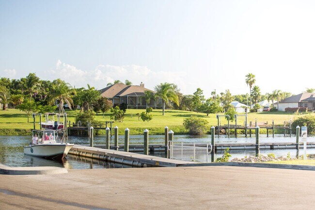 Building Photo - 156 SW Peacock Blvd