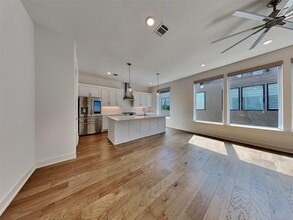 Building Photo - 129 E Oscar Dr