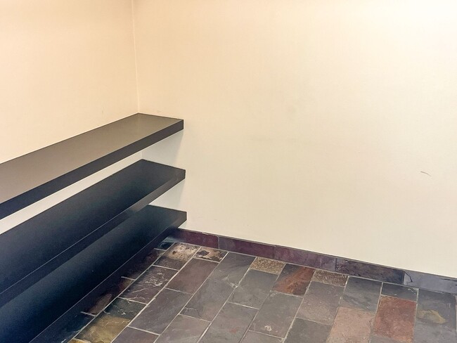 Building Photo - Quiet Riverton 3 Bed Home – Garage & Yard