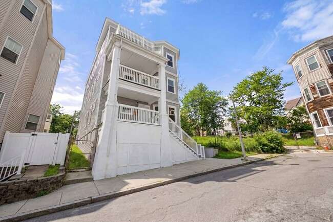 Building Photo - 53 Woodford St