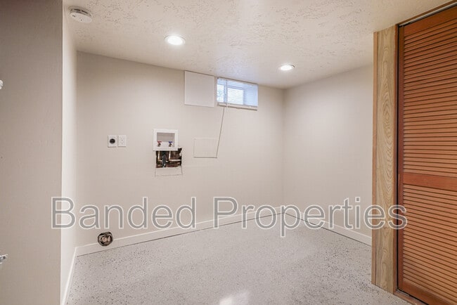 Building Photo - 351 E 4575 S