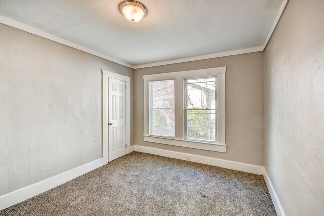 Building Photo - 625 27th St SW