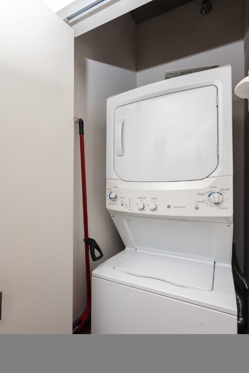 Building Photo - 235 W Van Buren St