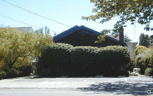 Building Photo - 1222 Delaware St