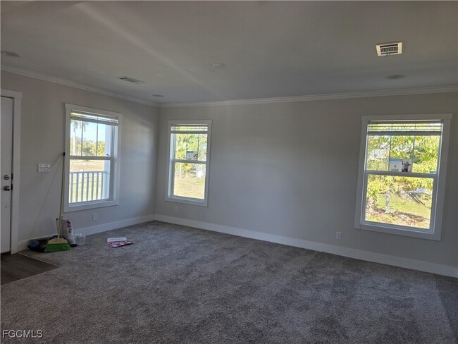 Building Photo - 101 Oak Ln