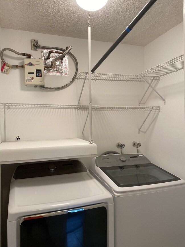 laundry/utility room - 955 Egret Cir