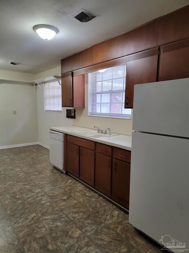 Building Photo - 917 N 70th Ave