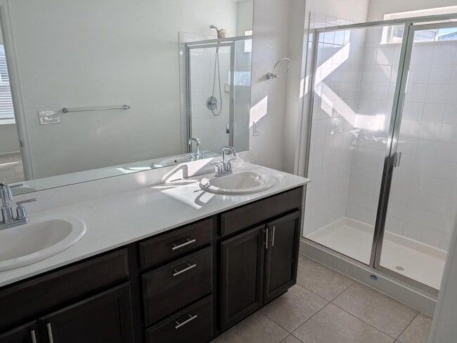 Building Photo - 17517 Booth Fls Wy