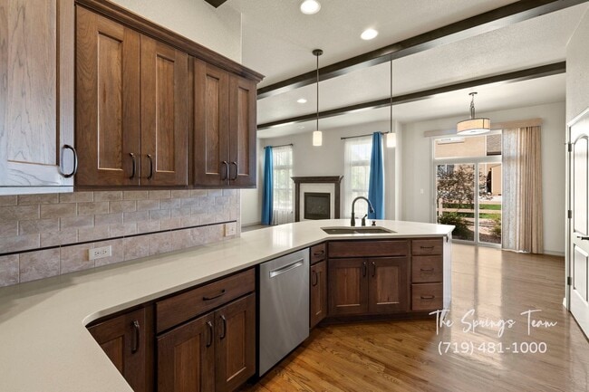 Building Photo - BEAUTIFUL 4BD + OFFICE MAIN-LEVEL LIVING H...