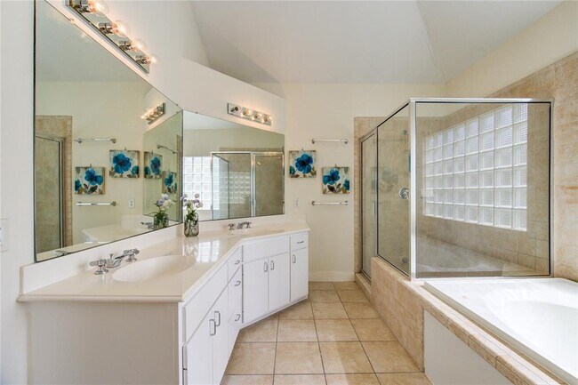 Building Photo - 8656 Meadowcroft Dr