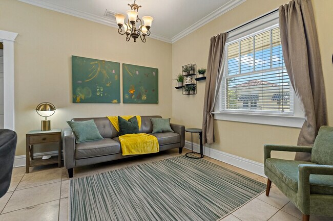 Building Photo - 509 S Willow Ave