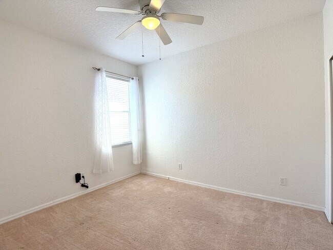 Building Photo - 1131 N Hampton Dr