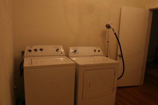Washer/Dryer in Master closet - 705 Stevens Ave NE