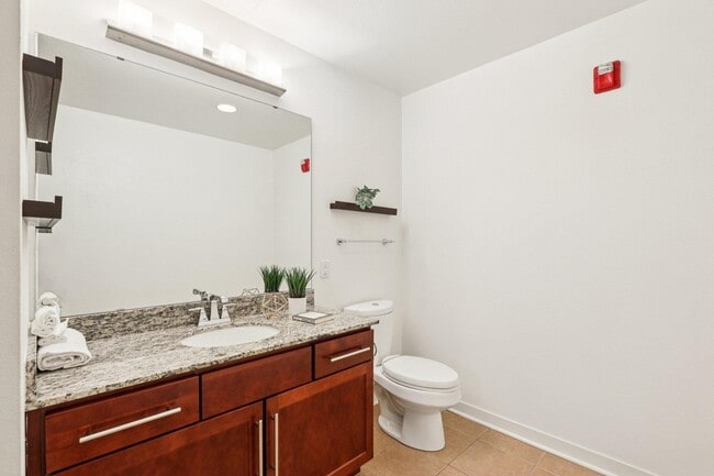 Building Photo - 106 W Seeboth St