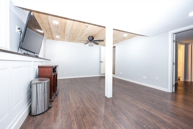 Building Photo - 55 Glenrose Ave