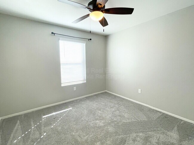 Building Photo - 8010 S Golden Bell Dr