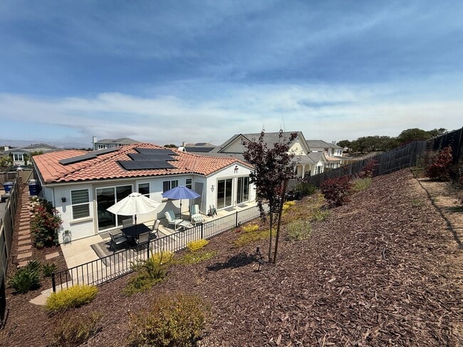 Building Photo - Beautiful Newer Meadows at Rice Ranch Sing...