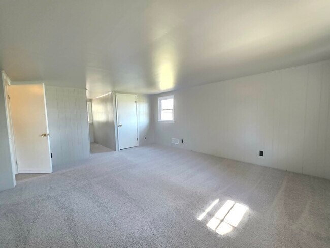 Building Photo - 406 Grove Pl