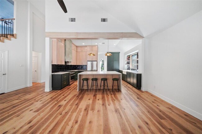 Building Photo - 6818 Amber Pine Ct