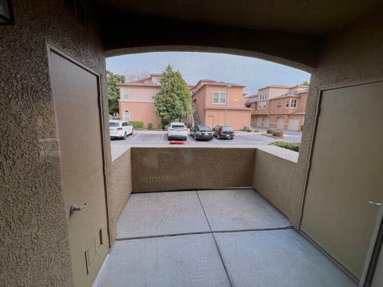 Building Photo - 1900 Danbrook Dr. #823