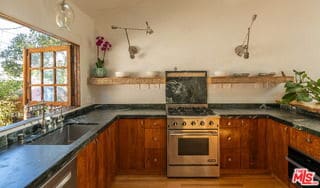 Building Photo - 8978 Wonderland Park Ave