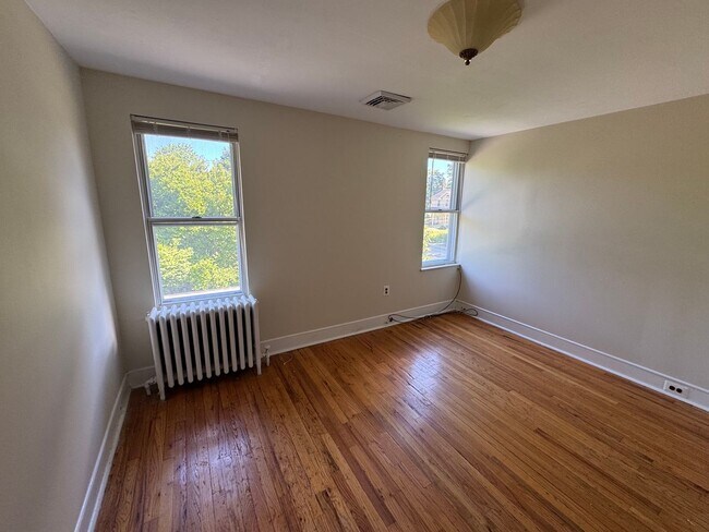 Building Photo - Lower Gywnedd 3 Bedroom 1.5 Bath Colonial in Penllyn Pa $2,750/month