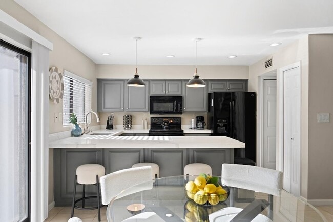 Building Photo - 7339 E Northland Dr