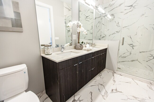 Building Photo - 4747 N Ashland Ave