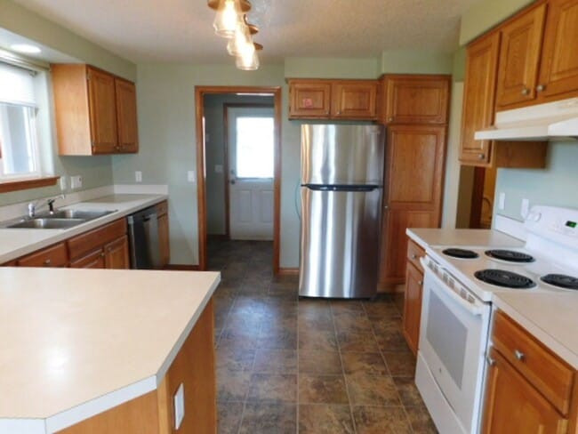 Building Photo - 2Bd/1.5Ba Single Story House - Available t...