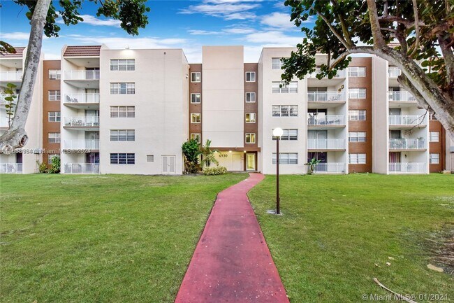 Building Photo - 6950 Miami Gardens Dr