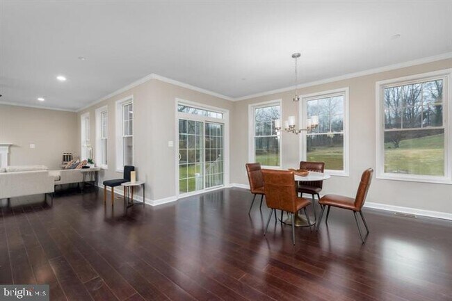 Building Photo - 1201 Regal Ln