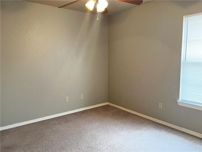 Building Photo - 2827 N Cassius Ln