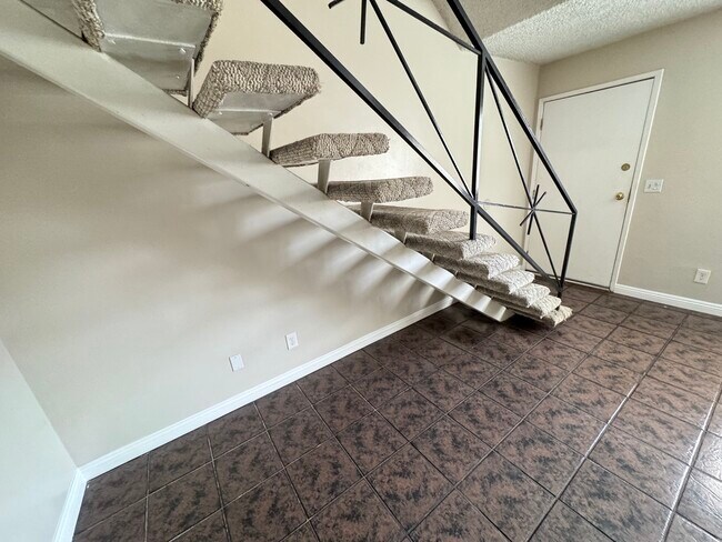 Building Photo - 1126 W 37th Pl