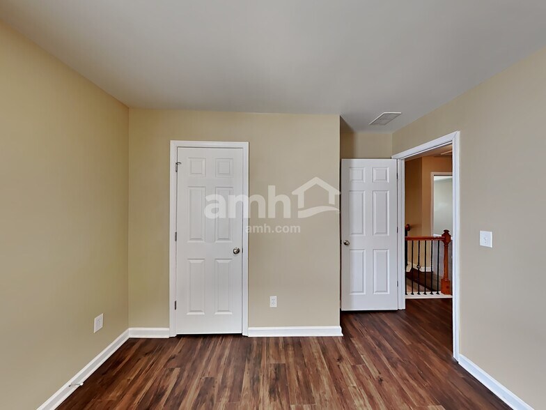 Building Photo - 3695 Moor Pointe Dr